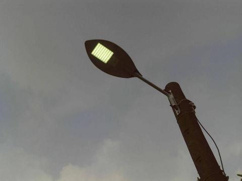 雨汎水電工程社 - 服務案例-修理鄉村舊路燈