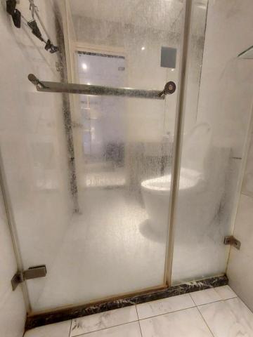 堉惠 - 浴室玻璃水垢皂垢清潔前