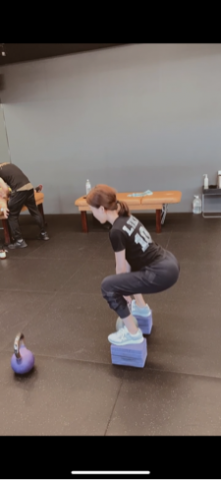 維達健身-Ziv 教練 - 學員負重深蹲訓練