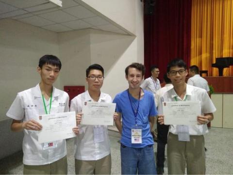 林峻毅 - 高峰領袖座談（美食文化）
與外國朋友合照