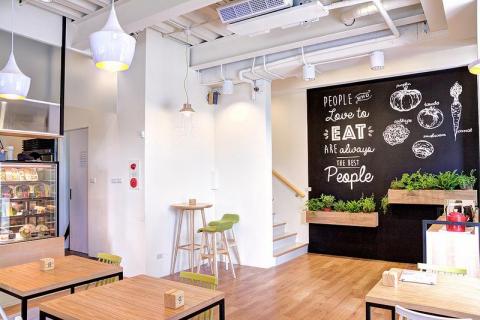 謝維綸 - 輕揚蔬食餐廳_竹北店