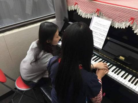 許育綾 - 鋼琴家教