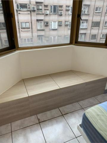 Han先生 - 舊翻新的八角窗系統臥榻