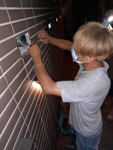 伙腿有限公司 - 更換社區走道壁燈(施工中)