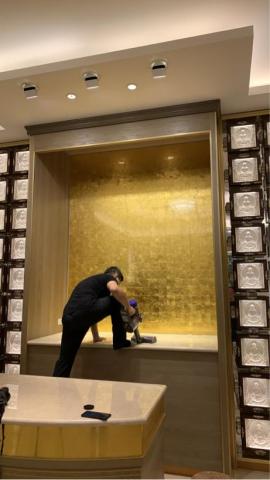 劉先生 - 黃金佛龕的施工