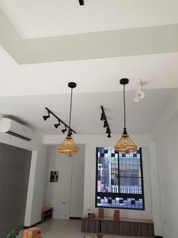 嘉福宅修、居家翻修、衛浴翻修 - 新屋規劃整組軌道燈，吊燈