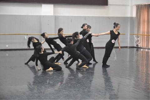 黃韻茹 - 現代舞作編排