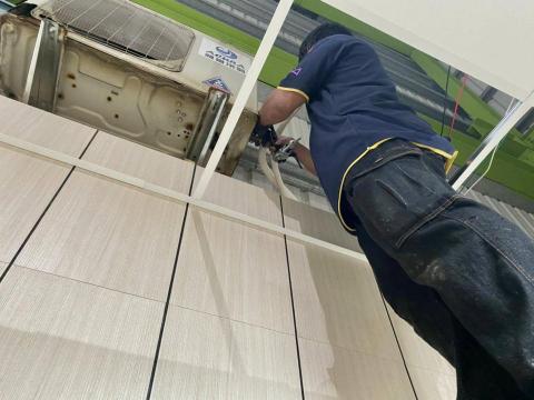 雨汎水電工程社 - 安定的工廠
三噸的冷氣移機安裝！
工程浩大繁複，我們師傅大哥的衣服真的全濕了！