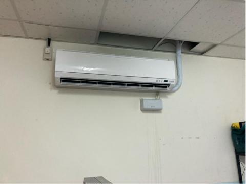 鋐源冷氣工程行 - 大里林小姐購買日立旗艦型5.0KW變頻冷暖.
室內機施工照!!! 鋐源冷氣工程行 - 大里林小姐購買日立旗艦型5.0KW變頻冷暖.
室內機施工照!!!