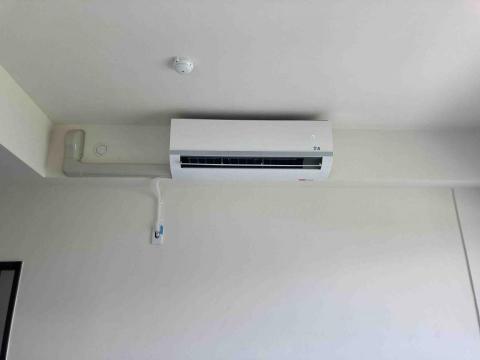 鋐源冷氣工程行 - 沙鹿梁小姐  購買金鼎3.6KW一級變頻冷暖   室內機施工!!!!! 鋐源冷氣工程行 - 沙鹿梁小姐  購買金鼎3.6KW一級變頻冷暖   室內機施工!!!!!