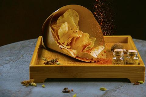 Amanda - 【2020本草派對】
商業處與迪化街合作的推廣活動內容之一，由當地店家提供的辛香料搭配洋芋片，創造出市面上沒有的風味。
此點心僅提供在本草派對活動上。