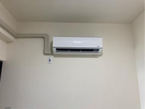 鋐源冷氣工程行 - 沙鹿梁小姐  購買金鼎2.8KW一級變頻冷暖   室內機施工!!!!! 鋐源冷氣工程行 - 沙鹿梁小姐  購買金鼎2.8KW一級變頻冷暖   室內機施工!!!!!