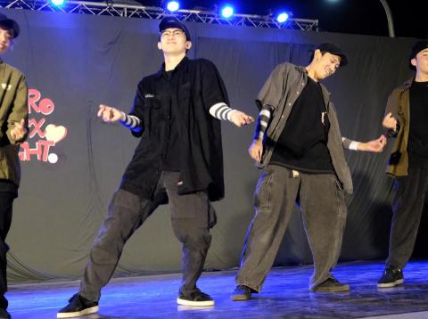 達賴 - 社團耶舞表演