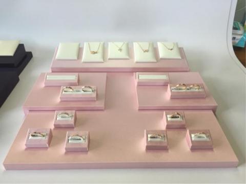 映櫥窗設計會社 -  輕珠寶陳列設計