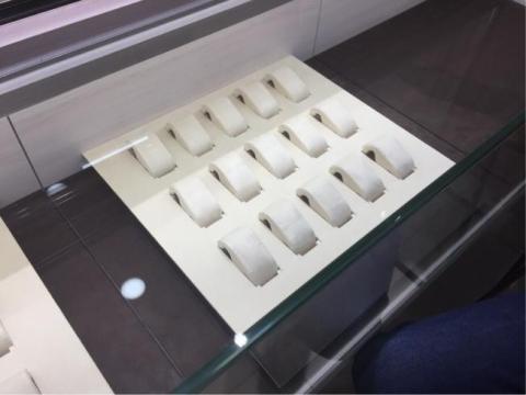 映櫥窗設計會社 - 高質感錶盤陳列展示！