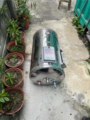 成得企業社 - 拆下來的電熱水桶