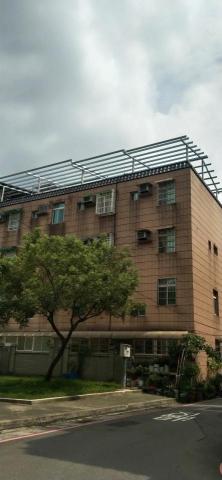 6號工程 - 屋頂防水採
用鐵皮屋頂