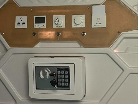 成得企業社 - 組裝太空艙裡面的設備