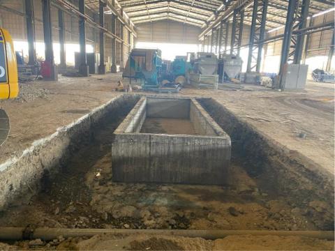 阿成 - 基礎座
破碎和開挖基礎底（施工前）