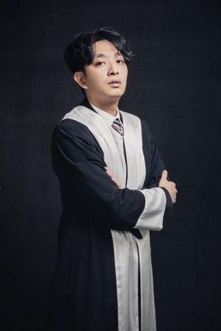 王崇品律師事務所 - 王崇品律師，
畢業於國立台北大學法律系，
前曾任職於了凡法律事務所及台北高等行政法院