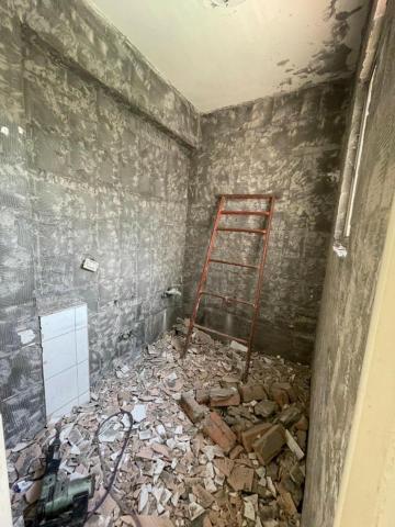 睿新工程有限公司 - 舊有浴室拆除後