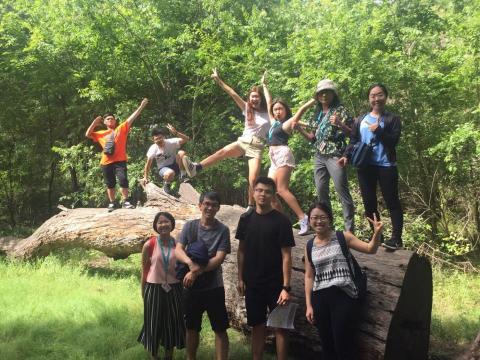  - 參與學校舉辦的美國姐妹校交流