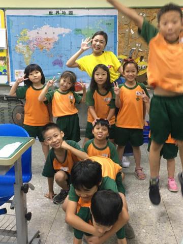  - 擔任福樂夢教育機構的英文老師