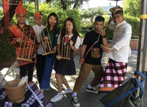  - 擔任學校外籍生活動代表