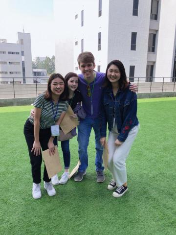  - 擔任學校與美國的姐妹校交流的活動代表