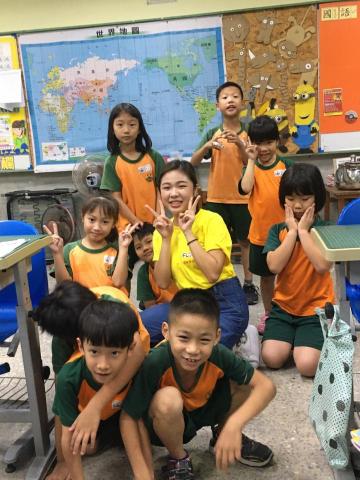  - 擔任福樂夢教育機構的英文老師