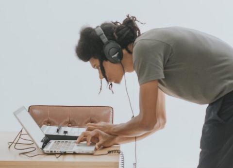 Lotus 英文家教/劇本創作、顧問/攝影師 - 為香蕉同居中Banana Co-living拍攝形象照