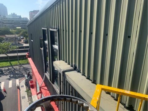 嘉廷工程行 - 鐵皮矽膠保養