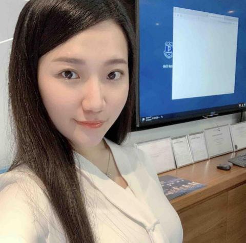 提供mobile01客服服務的專家呂佳儀 (人資主管)