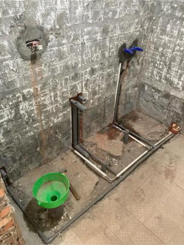 黃鴻哲 - 廁所冷熱水管更新