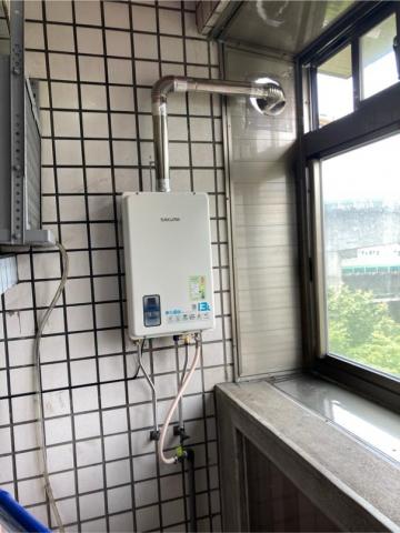 黃鴻哲 - 櫻花13L強制排氣熱水器安裝