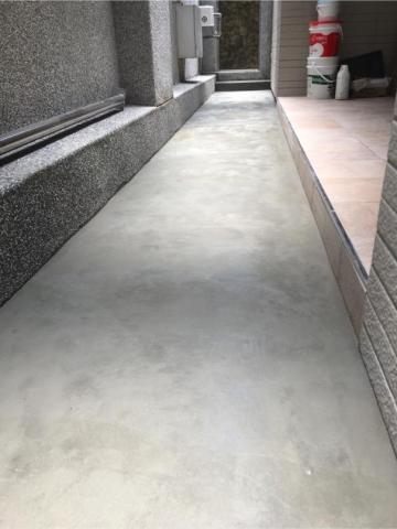 山丘泥作 - 走道粉光