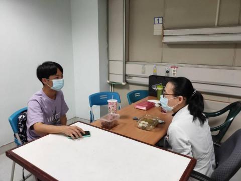 林育誠 - 與專業藥師英文對談