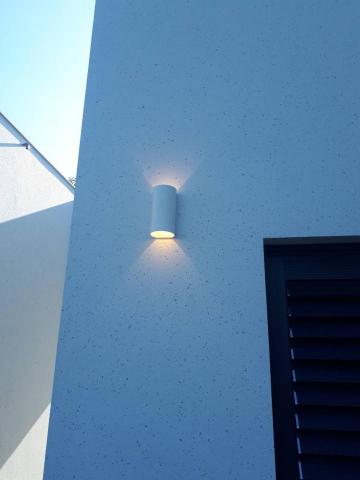 彭建龍 - 戶外防水型璧燈安裝