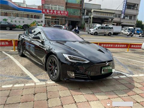 幸福特斯拉結婚禮車出租 - 三小時
特斯拉S系列     $6,000元，超時一小時內  800元 (2019年以後)
