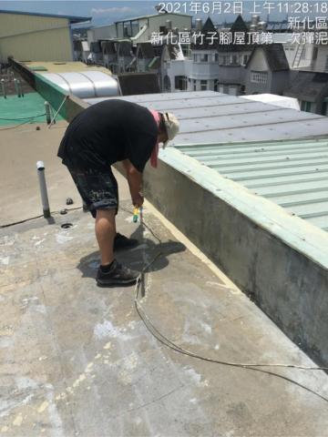 玖佰益時尚防水公司 - 屋頂防水施工中