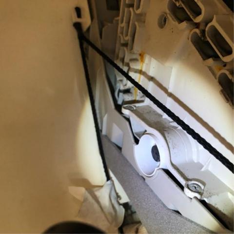 蕭智遠（冷氣清洗） - 這邊也是很常被忽略的地方，排水口跟側邊，也是容易卡髒污的哦！