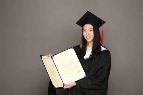 陳思瑋 - 2021年初畢業於韓國外國語大學對外韓語翻譯所