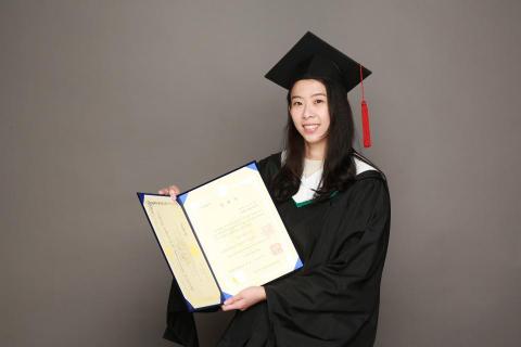 陳思瑋 - 韓國外國語大學對外韓語翻譯所畢業