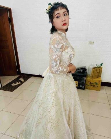 提供美髮剪刀服務的專家周鈺庭