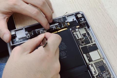 Triple a 手機電腦維修服務 - 更換電池服務