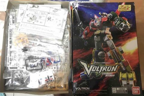 越彩珠寶、模型工作室 - 模型代工:聖戰士-百獸王(五獅合體)。組裝前 越彩珠寶、模型工作室 - 模型代工:聖戰士-百獸王(五獅合體)。組裝前