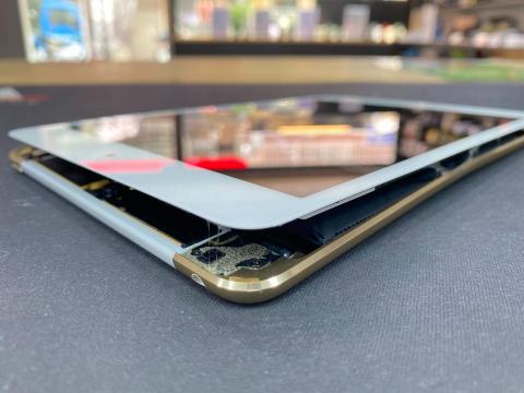 Triple a 手機電腦維修服務 - 更換電池服務