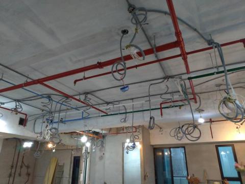 顧崇立 - 天花出線口配置