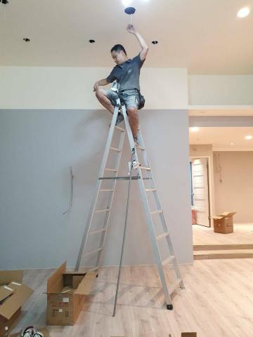 顧崇立 - 崁燈安裝