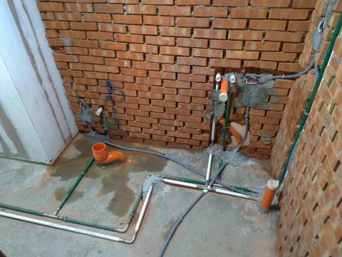 顧崇立 - 廁所給排水配置